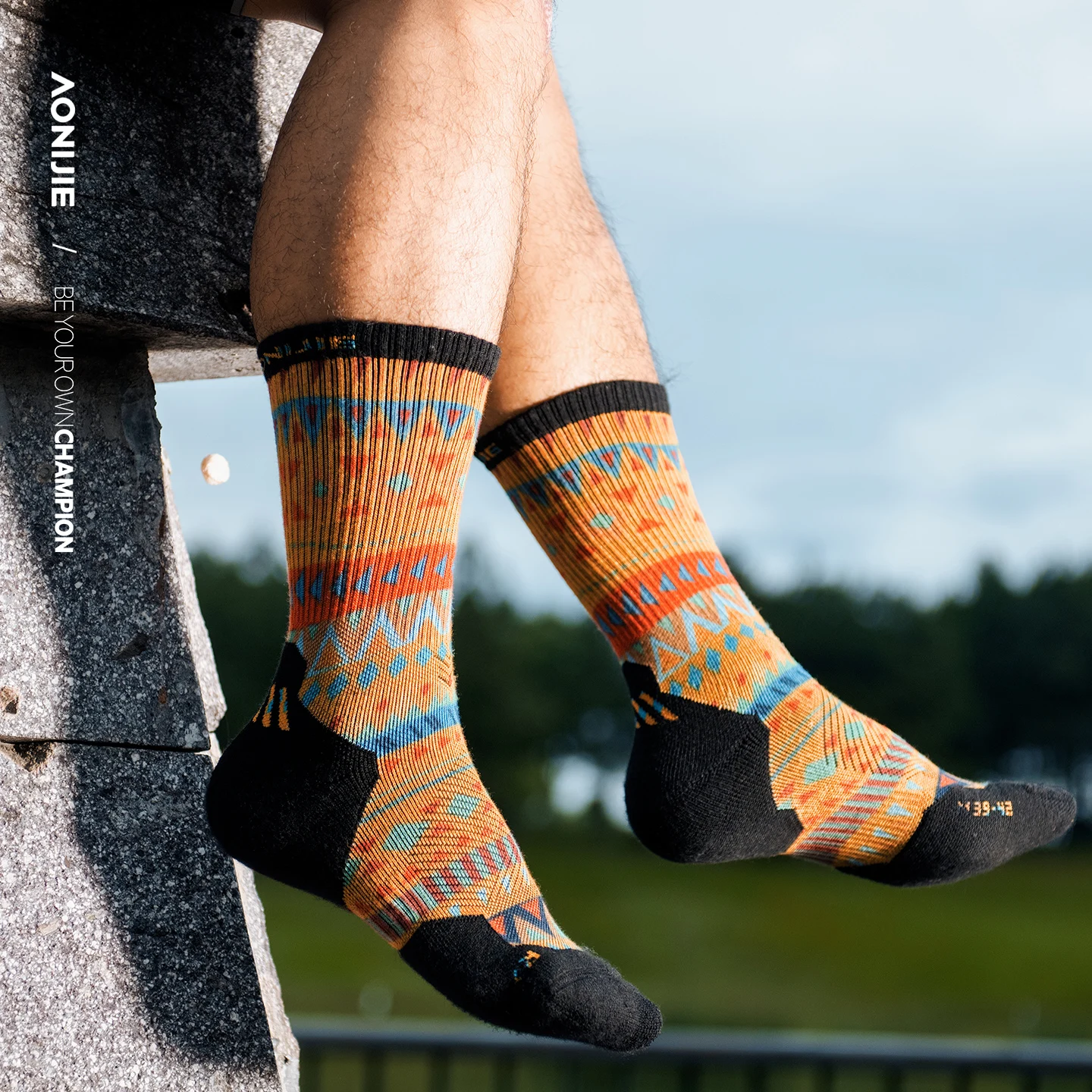 AONIJIE في الهواء الطلق الصوف  - مراجعة Wool Hiking Sock وسعره