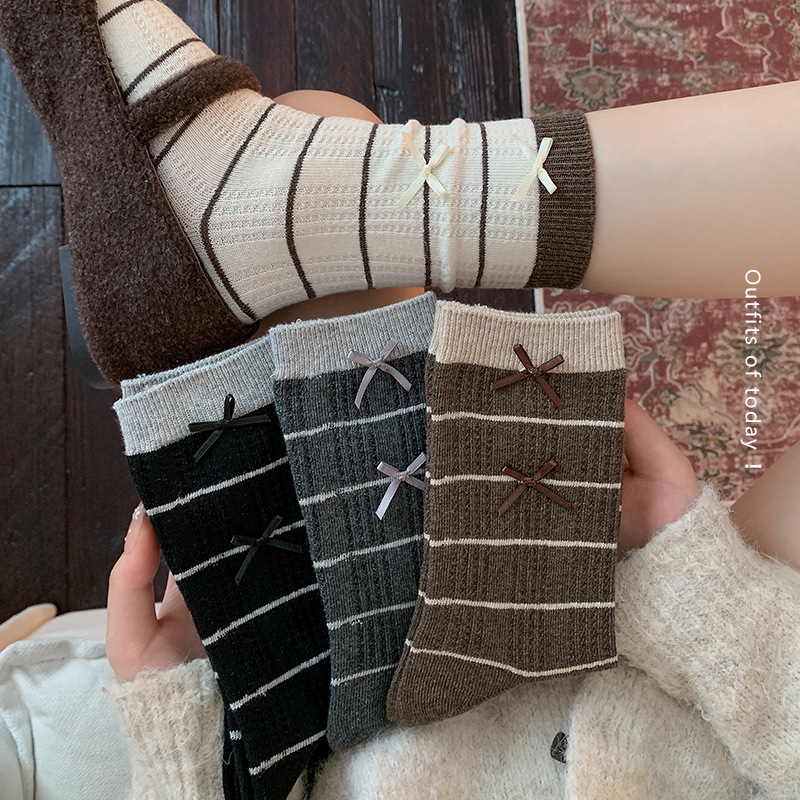 جوارب نسائية مخططة بعقدة فراشة - مراجعة Boot Sock Slouchy وسعره