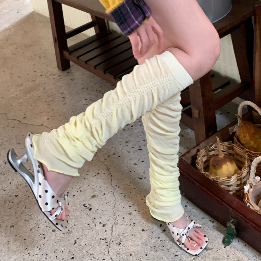 جوارب وردية مكشكشة فضفاضة فوق  - مراجعة Boot Sock Slouchy وسعره